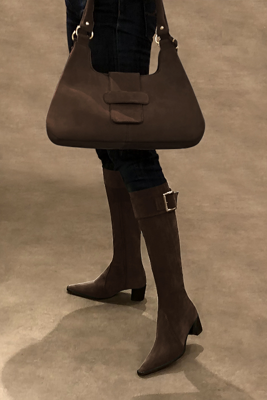 Dark brown women's feminine knee-high boots. Tapered toe. Medium block heels. Made to measure. Worn view - Florence KOOIJMAN